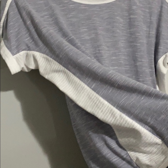 Under Armour Tee - Picture 5 of 8